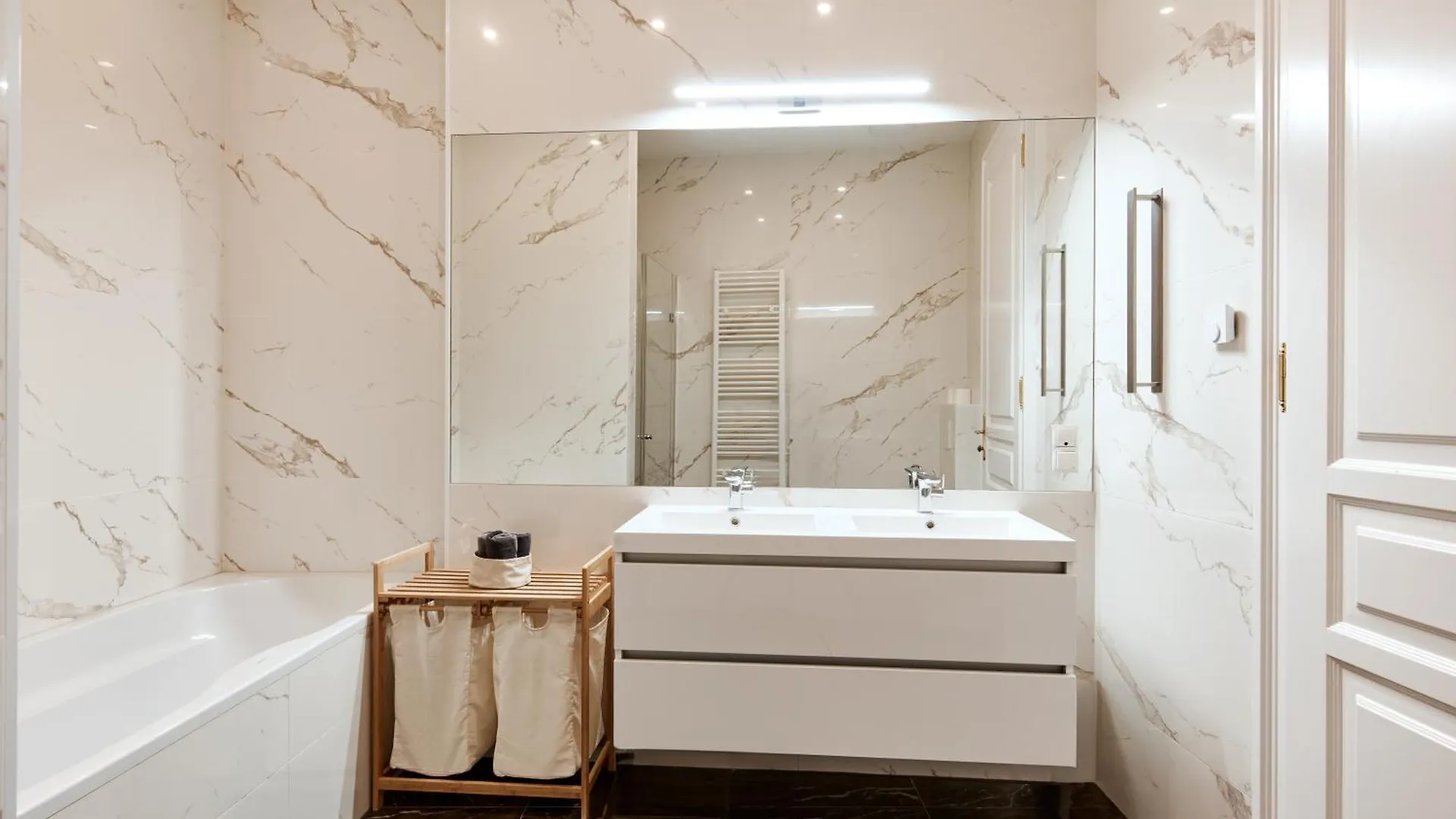 Stylish Designer Apartment At The Center Of Vienna Naschmarkt