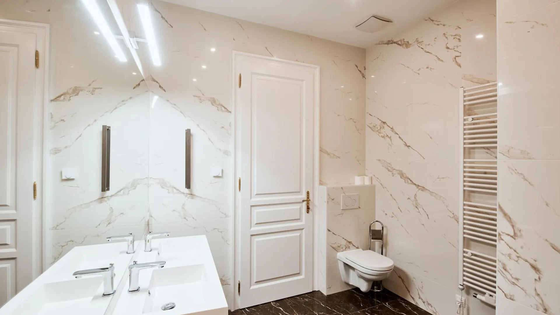 Stylish Designer Apartment At The Center Of Vienna Naschmarkt 0*,  Αυστρία