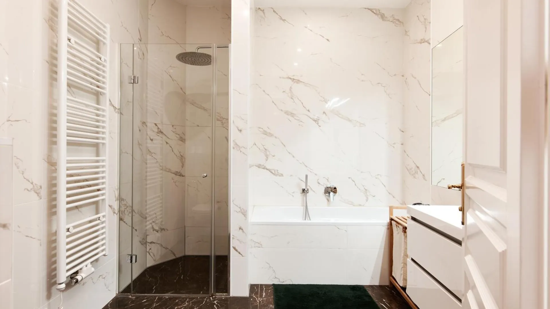 Stylish Designer Apartment At The Center Of Vienna Naschmarkt 0*,  Αυστρία