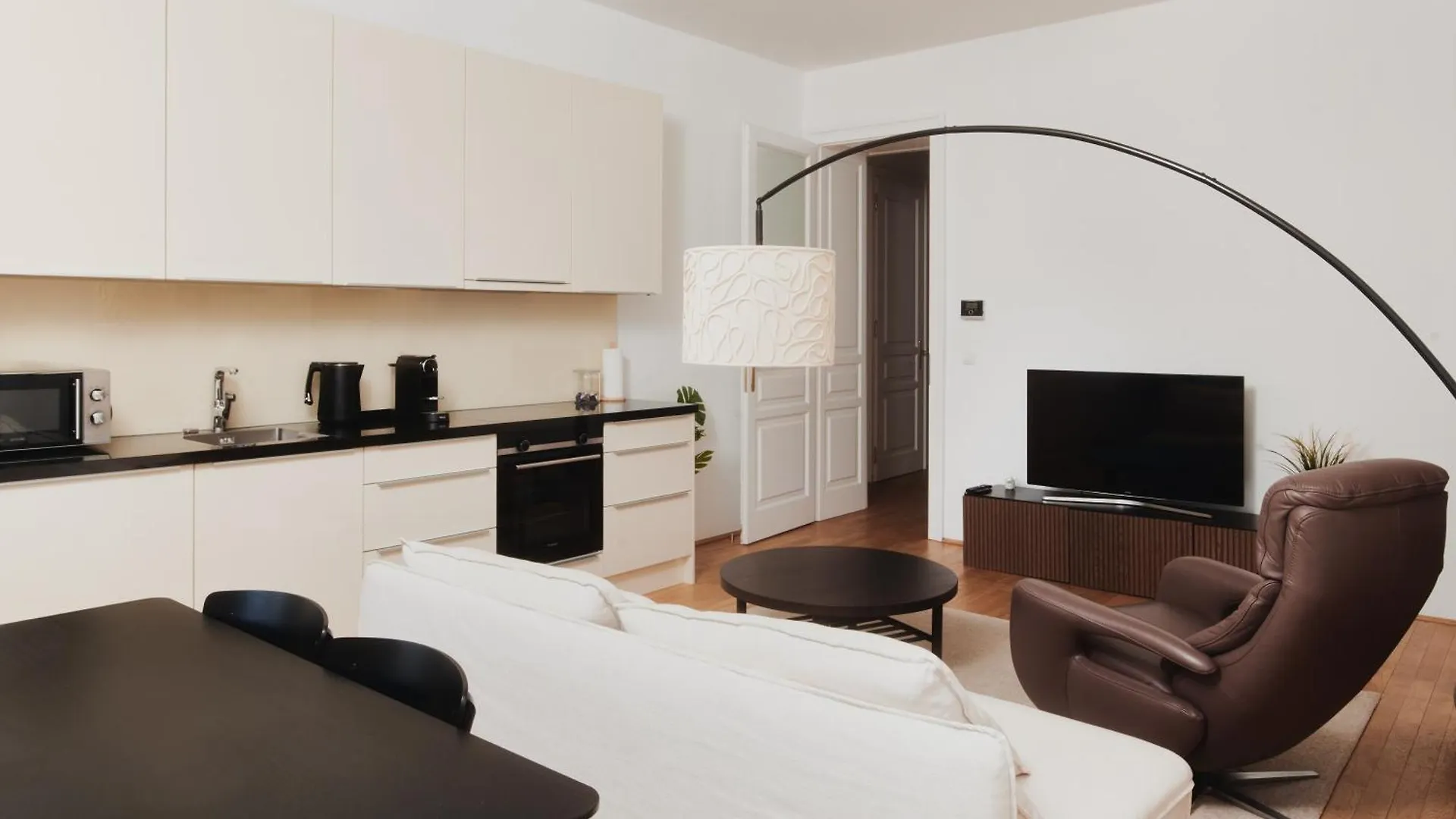Stylish Designer Apartment At The Center Of Vienna Naschmarkt